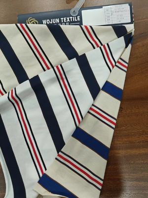 Καλή τιμή. Απλό και μοντέρνο άνετο συνδεδεμένο ύφασμα για μπλουζάκια σε απευθείας σύνδεση