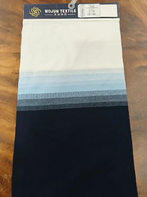 Καλή τιμή. Ανθεκτικό στην φθορά, αναζωογονητικό και αναπνευστικό μοντέρνο ραβδωτό πλεκτό ύφασμα για μπλούζα πόλο σε απευθείας σύνδεση