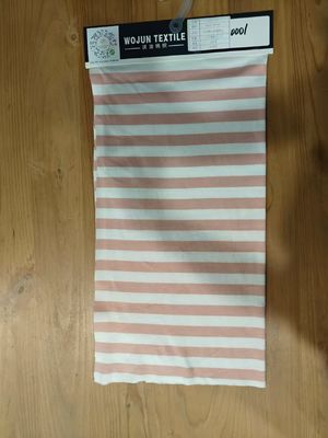 Καλή τιμή. Φιλικό προς το δέρμα και μαλακό, αναπνευστικό ύφασμα από ριγέ υλικά για καθημερινή χρήση σε απευθείας σύνδεση