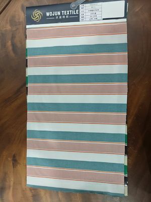 Καλή τιμή. Ανθεκτικό στην φθορά και γυαλιστερό και φιλικό προς το δέρμα ύφασμα με ρίγες για καθημερινή χρήση σε απευθείας σύνδεση