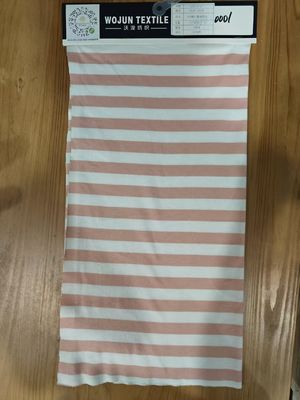 Καλή τιμή. Εύκολο στη φροντίδα και μοντέρνο ανθεκτικό ραβδωτό πλεκτό ύφασμα για μπλουζάκι σε απευθείας σύνδεση