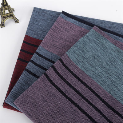 Καλή τιμή. Απορροφητικό του ιδρώτα και εύθραυστο και κομψό ραβδωμένο ύφασμα για μπλούζα πόλο. σε απευθείας σύνδεση