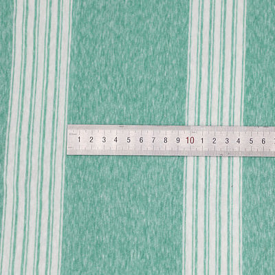 Καλή τιμή. Νεαρό και άνετο όμορφο και απλό ραβδωτό πλεκτό ύφασμα για μπλουζάκι σε απευθείας σύνδεση