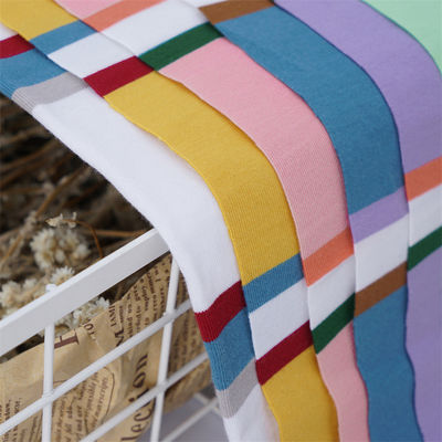 Καλή τιμή. Φυσικό και άνετο μαλακό και απαλό ραβδωτό πλεκτό ύφασμα για καθημερινή χρήση σε απευθείας σύνδεση