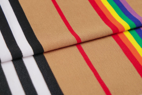 Καλή τιμή. Καλής ποιότητας άνετο και ανθεκτικό ριγέ υλικό ύφασμα για μπλουζάκι σε απευθείας σύνδεση