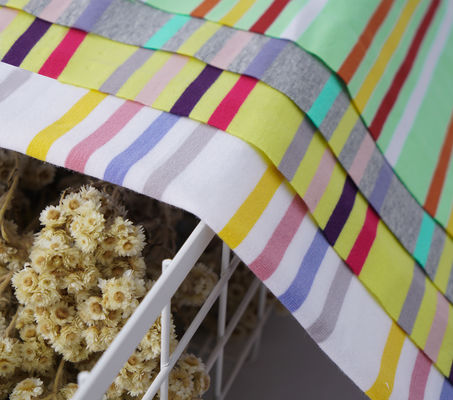 Καλή τιμή. Φιλικό προς το δέρμα, φυσικό, αναπνευστικό, ραβδωτό πλεκτό ύφασμα για ελεύθερη χρήση σε απευθείας σύνδεση